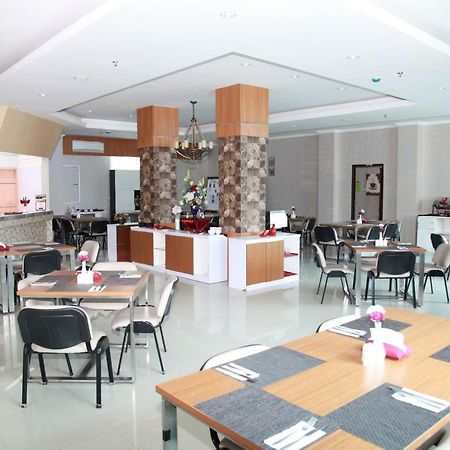 Training Centre Damhil Hotel Gorontalo Exterior foto